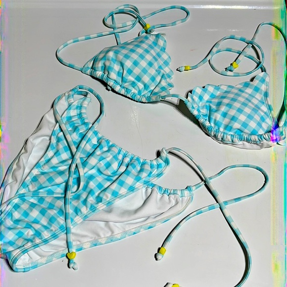 Blue bikini. - Picture 1 of 5